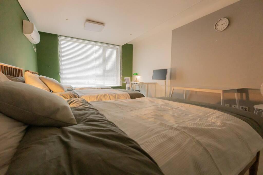 Mirae_stay 52 New Open 1 Queen + 2 Single Beds *