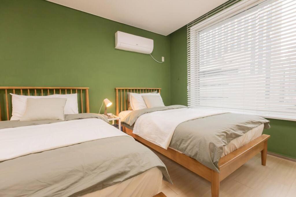 Apartment Mirae_stay 52 New Open 1 Queen + 2 Single Beds Seoul