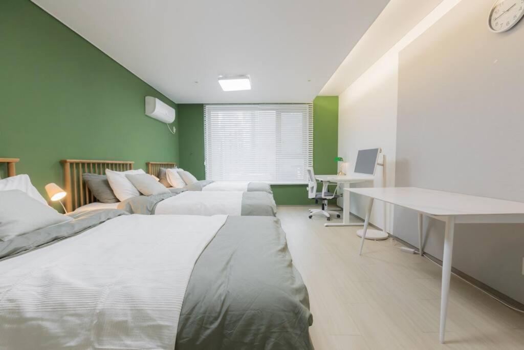 Apartment Mirae_stay 52 New Open 1 Queen + 2 Single Beds Seoul