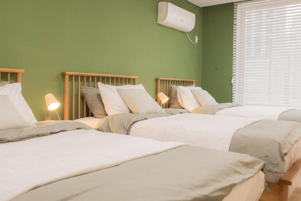 Mirae_stay 52 New Open 1 Queen + 2 Single Beds Seoul