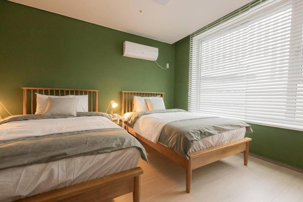 Apartment Mirae_stay 52 New Open 1 Queen + 2 Single Beds Seoul